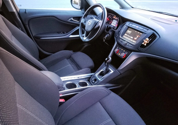 Opel Zafira cena 39500 przebieg: 204000, rok produkcji 2018 z Janowiec Wielkopolski małe 326